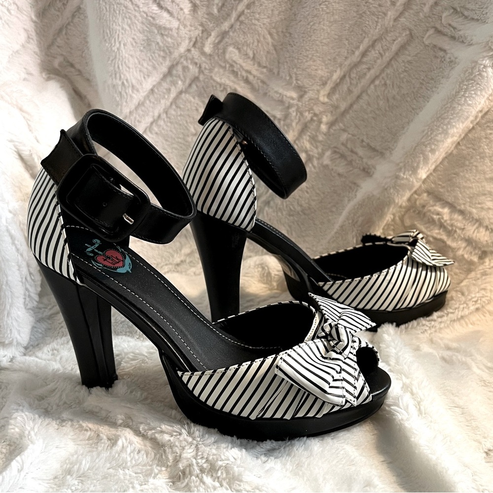 T.U.K. Woman’s Size 8 Starlet Pumps Black:White Stripe 4" Heels